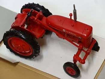 ミニカー　アメリカントラクター　McCORMICK FARMALL 1/8 Scale Mccormick-Deering Farmall M International